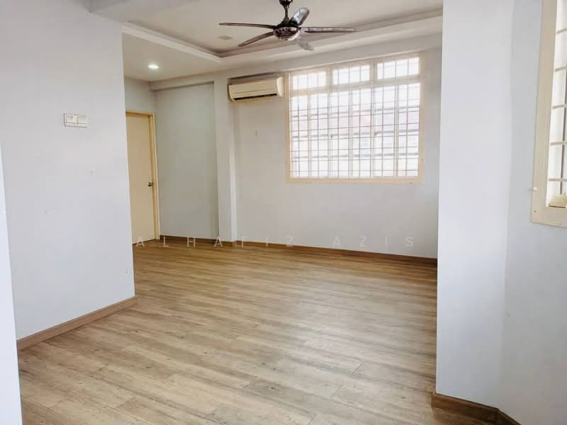 2-storey Terraced House for Sale in Taman Scientex Pasir Gudang (Pasir Gudang) - ALHAFIZ AZIS - Living Room - PropertyGuru.com.my