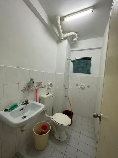 Pangsapuri untuk Dijual di Vista Seri Alam - Smith Goh - Bathroom - PropertyGuru.com.my