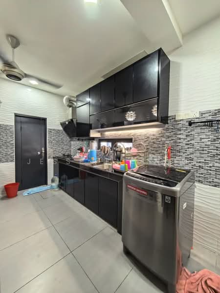 Semi-Detached House for Sale in Taman Mutiara Rini (Skudai) - Jesserine Neo - Kitchen - PropertyGuru.com.my
