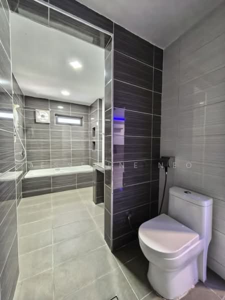 Semi-Detached House for Sale in Taman Mutiara Rini (Skudai) - Jesserine Neo - Bathroom - PropertyGuru.com.my