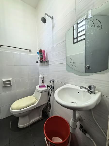 Semi-Detached House for Sale in Taman Mutiara Rini (Skudai) - Jesserine Neo - Bathroom - PropertyGuru.com.my