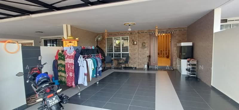 1-storey Terraced House for Sale in Iringan Bayu (Seremban) - Ebanesar Jeevarathnam - Porch - PropertyGuru.com.my