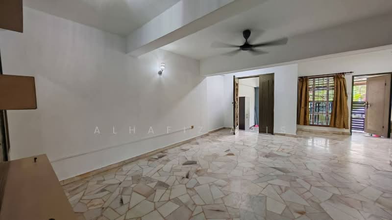 Rumah Teres 2-Tingkat untuk Dijual di Taman Kluang Barat (Kluang) - ALHAFIZ AZIS - Living Room - PropertyGuru.com.my