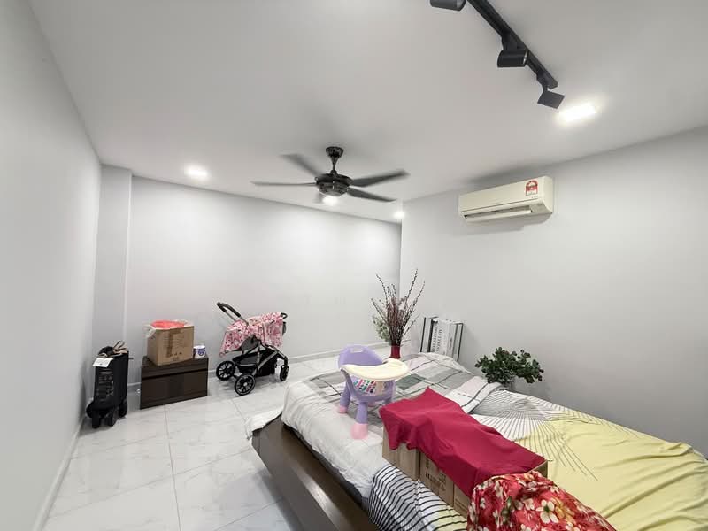 Semi-Detached House for Sale in Taman Pelangi (Johor Bahru) - Smith Goh - Bedroom - PropertyGuru.com.my