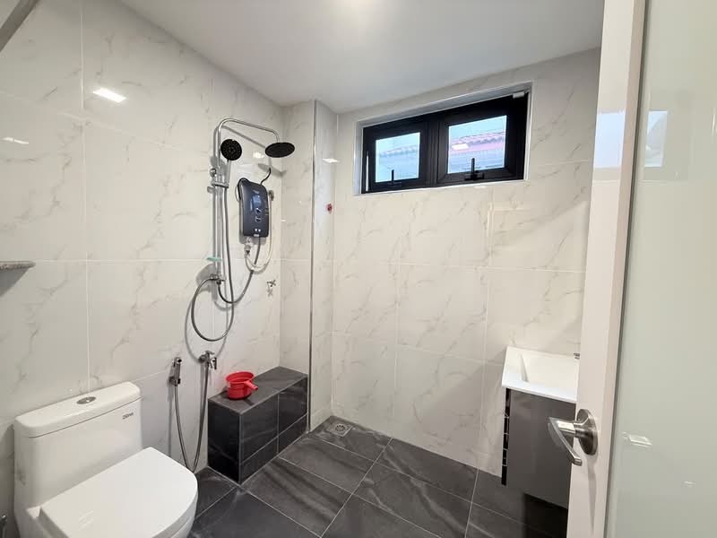 Semi-Detached House for Sale in Taman Pelangi (Johor Bahru) - Smith Goh - Bathroom - PropertyGuru.com.my