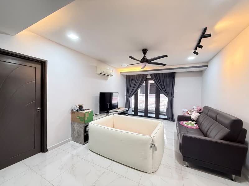 Semi-Detached House for Sale in Taman Pelangi (Johor Bahru) - Smith Goh - Living Room - PropertyGuru.com.my
