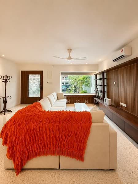 Rumah Teres 2-Tingkat untuk Dijual di Kampung Syed (Pulau Tikus) - Pei Hong - Living Room - PropertyGuru.com.my