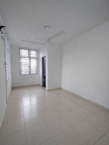 Semi-Detached House for Rent in Kelapa Sawit (Kulai) - Ken Liew - Living Room - PropertyGuru.com.my
