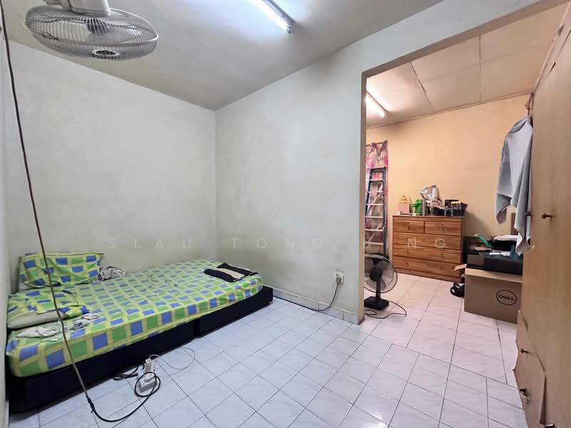 Semi-Detached House for Sale in Taman Megah Ria (Masai) - Siau Tong Ling - Bedroom - PropertyGuru.com.my
