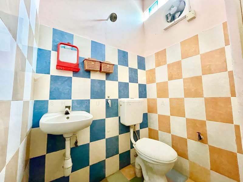 Rumah Teres 1.5-Tingkat untuk Dijual di Taman Rasah Jaya (Rasah) - Sharul Ansari - Bathroom - PropertyGuru.com.my