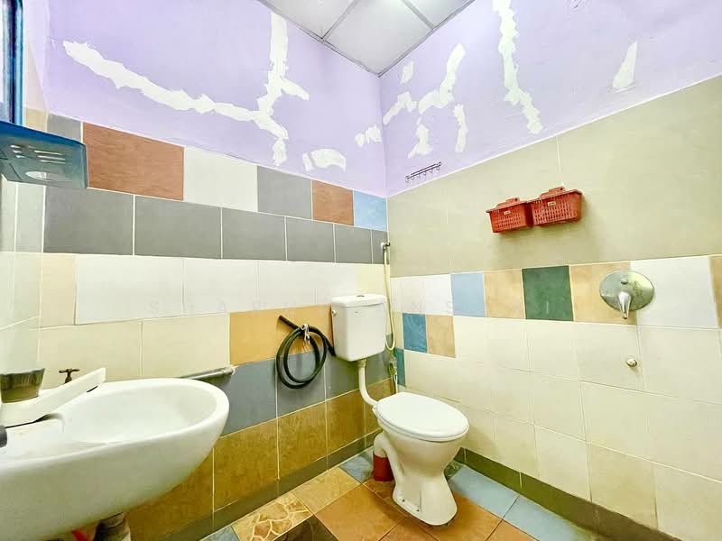 Rumah Teres 1.5-Tingkat untuk Dijual di Taman Rasah Jaya (Rasah) - Sharul Ansari - Bathroom - PropertyGuru.com.my