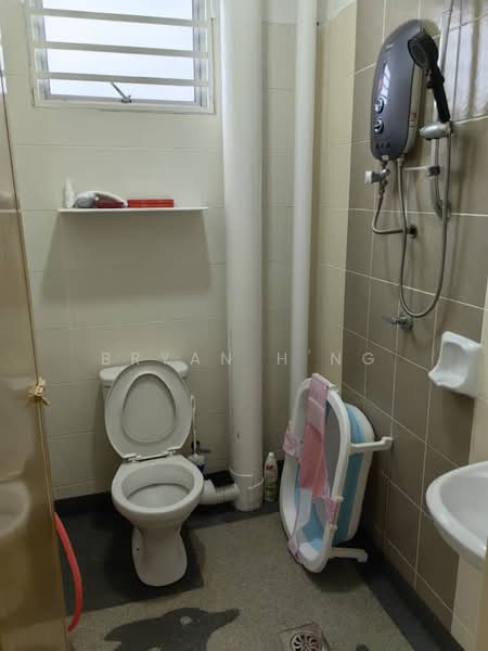 Apartment for Sale at Idaman Lavender 3 - Bryan H'ng - Bathroom - PropertyGuru.com.my