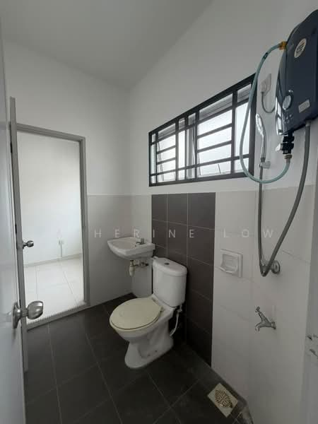 2-storey Terraced House for Rent in Taman Setia Indah (Tebrau) - Katherine Low - Bathroom - PropertyGuru.com.my