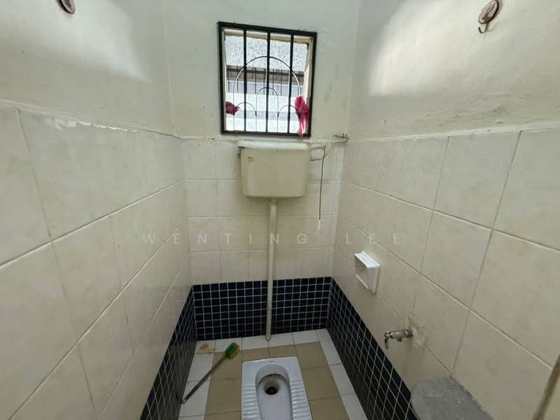 2-storey Terraced House for Sale in Taman Johor Jaya (Johor Bahru) - Wenting Lee - Bathroom - PropertyGuru.com.my