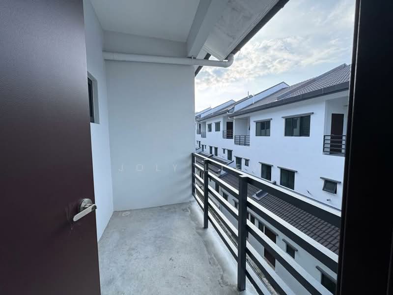 Rumah Teres 3-Tingkat untuk Dijual di Batu 9 (Cheras) - Joly Liew - Balcony - PropertyGuru.com.my