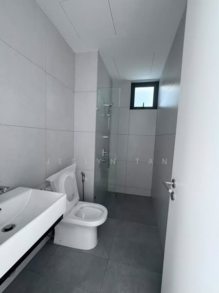Kediaman Servis untuk Dijual di Laurel Residence - Jeslyn Tan - Bathroom - PropertyGuru.com.my