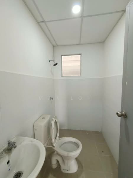 Apartment for Sale at Denai Nusantara Apartment - Max Loh - Bathroom - PropertyGuru.com.my