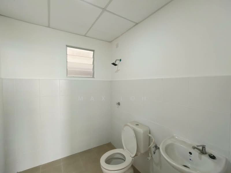 Apartment for Sale at Denai Nusantara Apartment - Max Loh - Bathroom - PropertyGuru.com.my