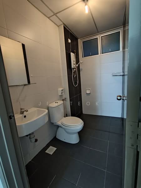 Kediaman Servis untuk Disewa di Larkin Heights - Jin Teok - Bathroom - PropertyGuru.com.my