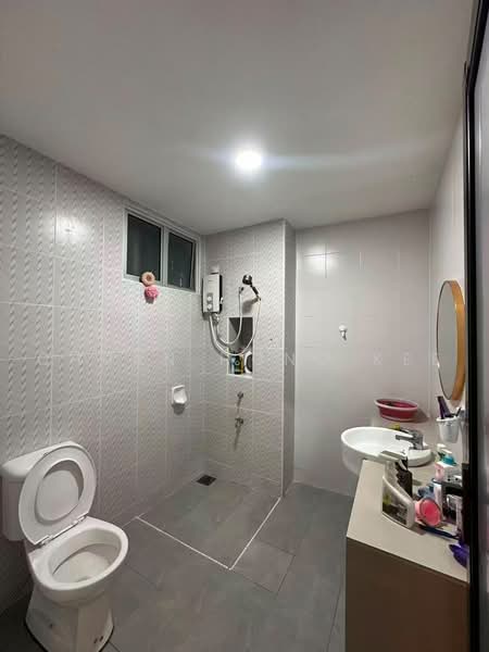 Apartment for Sale at Austin Suites (Permata Austin) - Chuan Hong Kee - Bathroom - PropertyGuru.com.my