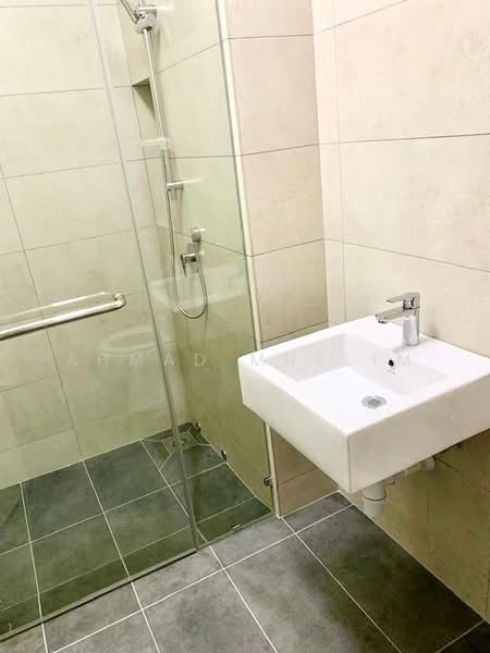 Kediaman Servis untuk Dijual di Sunway Avila Residences - Ahmad Muslim - Bathroom - PropertyGuru.com.my