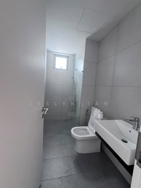Kediaman Servis untuk Dijual di Laurel Residence - Jeslyn Tan - Bathroom - PropertyGuru.com.my