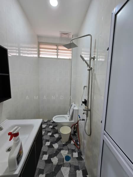 1.5-storey Terraced House for Rent in Jalan Klang Lama (Old Klang Road) (Kuala Lumpur) - Amanda Wee - Bathroom - PropertyGuru.com.my