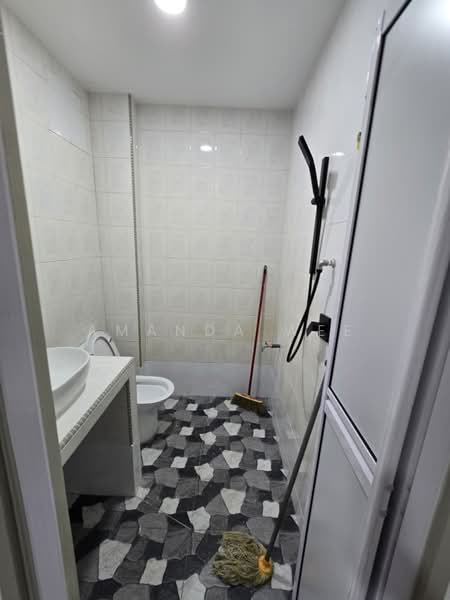 1.5-storey Terraced House for Rent in Jalan Klang Lama (Old Klang Road) (Kuala Lumpur) - Amanda Wee - Bathroom - PropertyGuru.com.my