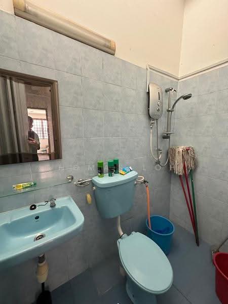 Terraced House for Sale in Usj 2 (Subang Jaya) - Thomas Loh - Bathroom - PropertyGuru.com.my