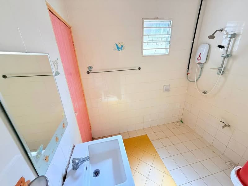 Semi-Detached House for Sale in Seremban 3 (Rasah) - Sharul Ansari - Bathroom - PropertyGuru.com.my