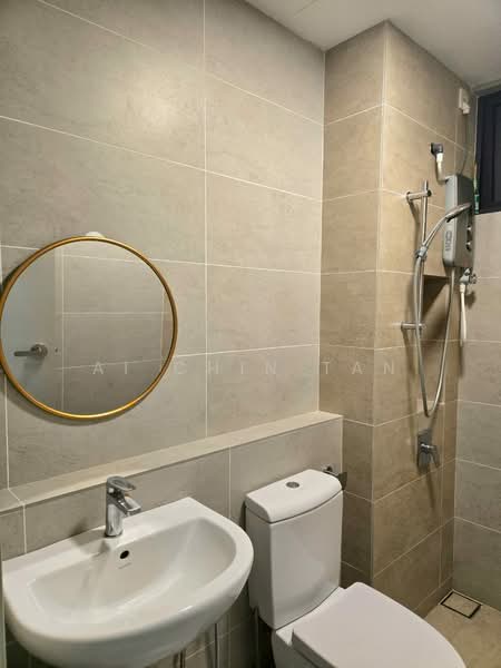 Kediaman Servis untuk Dijual di Setia City Residences - Ai Chin Tan - Bathroom - PropertyGuru.com.my
