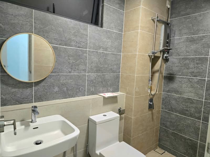 Kediaman Servis untuk Dijual di Setia City Residences - Ai Chin Tan - Bathroom - PropertyGuru.com.my