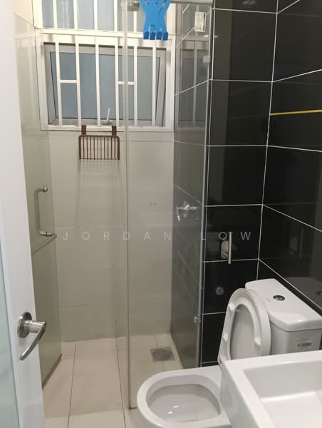 Kediaman Servis untuk Disewa di Skypod Residence - Jordan Low - Bathroom - PropertyGuru.com.my