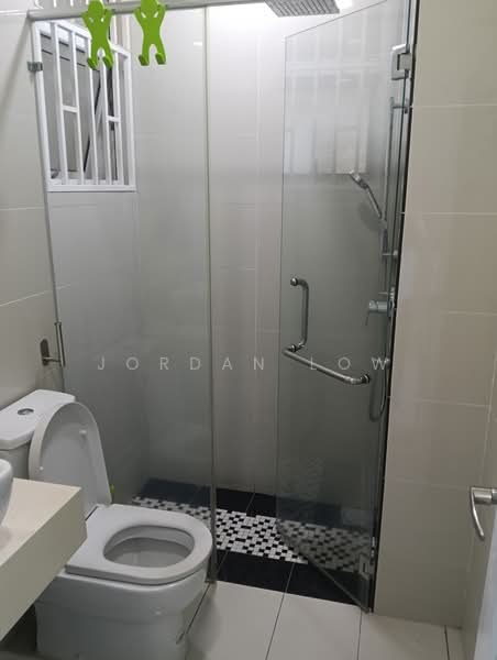 Kediaman Servis untuk Disewa di Skypod Residence - Jordan Low - Bathroom - PropertyGuru.com.my