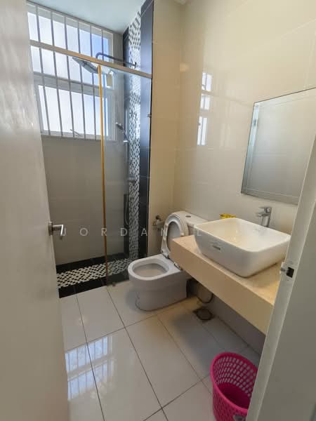Kediaman Servis untuk Disewa di Skypod Residence - Jordan Low - Bathroom - PropertyGuru.com.my