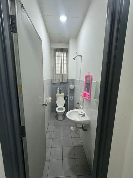 Rumah Teres 2-Tingkat untuk Dijual di Taman Mutiara Rini (Skudai) - YC Fung - Bathroom - PropertyGuru.com.my