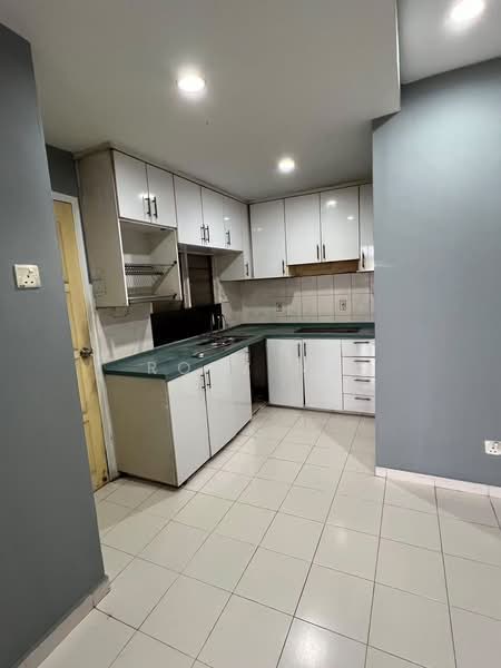 Pangsapuri untuk Disewa di Villa Krystal @ Bandar Selesa Jaya - Royz Ng - Kitchen - PropertyGuru.com.my
