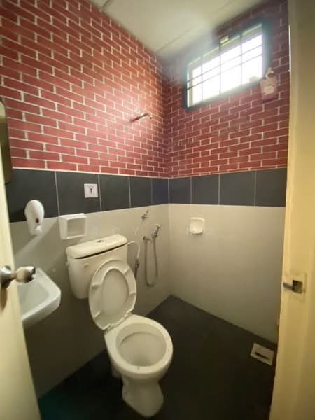 Shop for Sale in Kempas (Johor Bahru) - Royz Ng - Bathroom - PropertyGuru.com.my