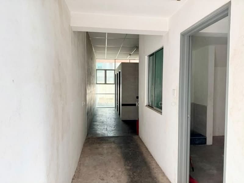Factory for Rent in Ulu Tiram (Johor) - Zephyr Khoo - Corridor - PropertyGuru.com.my