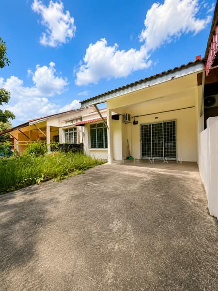 Rumah Teres 1-Tingkat untuk Dijual di Garden Avenue (Seremban 2) - Azrul Othman - Exterior - PropertyGuru.com.my