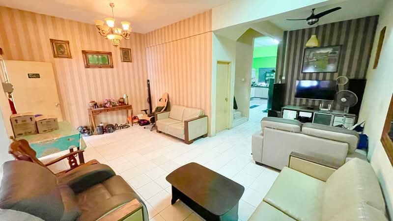 Rumah Teres 2-Tingkat untuk Dijual di Taman Sinaran (Balakong) - Ammeer Nadzrai - Living Room - PropertyGuru.com.my
