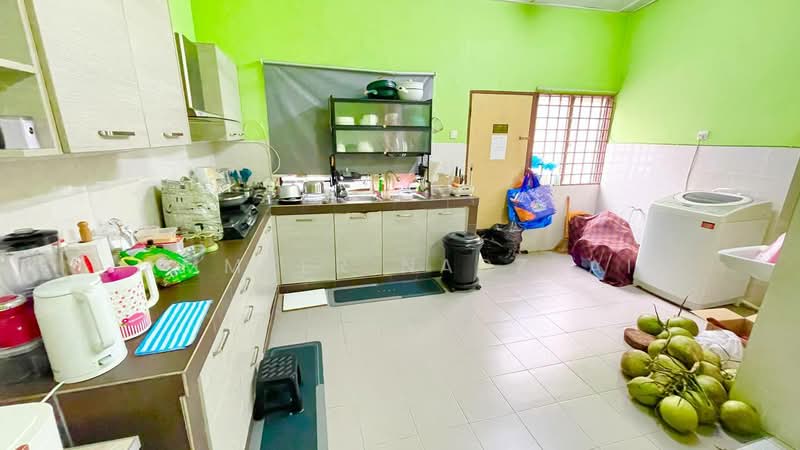 Rumah Teres 2-Tingkat untuk Dijual di Taman Sinaran (Balakong) - Ammeer Nadzrai - Kitchen - PropertyGuru.com.my