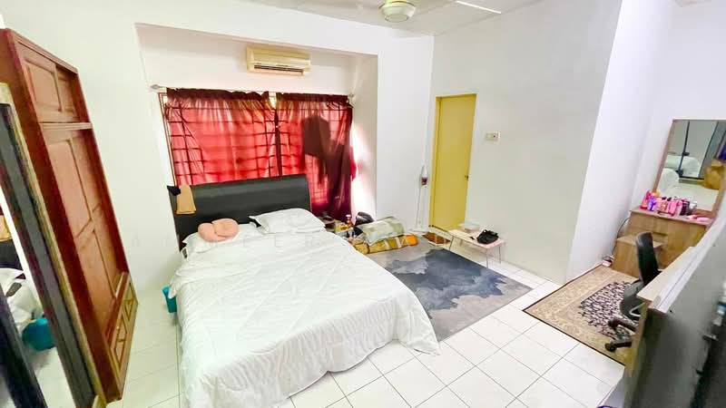 Rumah Teres 2-Tingkat untuk Dijual di Taman Sinaran (Balakong) - Ammeer Nadzrai - Bedroom - PropertyGuru.com.my