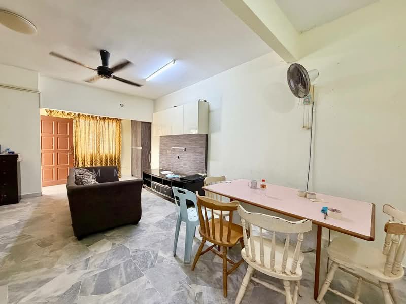 2-storey Terraced House for Sale in Usj 14 (Subang Jaya) - Ammeer Nadzrai - Living Room - PropertyGuru.com.my
