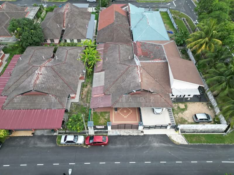 Rumah Berkembar untuk Dijual di Taman Desaria (Nilai) - Ammeer Nadzrai - Exterior - PropertyGuru.com.my