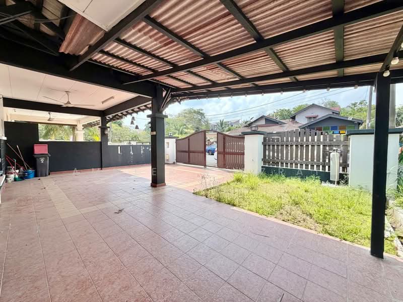 Rumah Berkembar untuk Dijual di Taman Desaria (Nilai) - Ammeer Nadzrai - Exterior - PropertyGuru.com.my