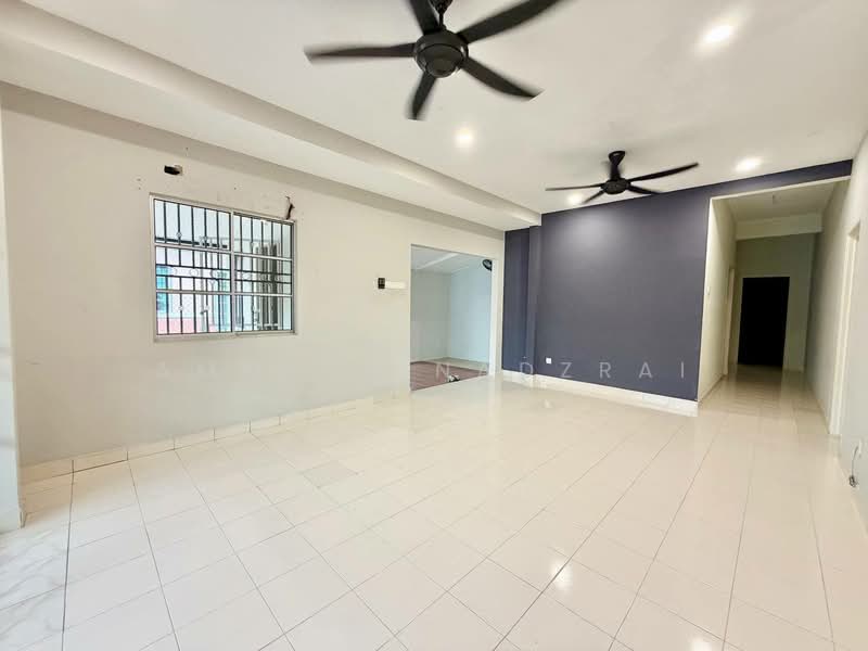 Rumah Berkembar untuk Dijual di Taman Desaria (Nilai) - Ammeer Nadzrai - Living Room - PropertyGuru.com.my