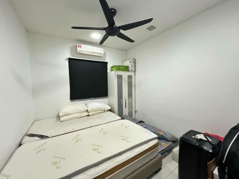Kediaman Servis untuk Dijual di Koi Kinrara - Vincent Chye - Bedroom - PropertyGuru.com.my