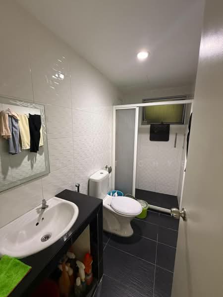 Kediaman Servis untuk Dijual di Koi Kinrara - Vincent Chye - Bathroom - PropertyGuru.com.my