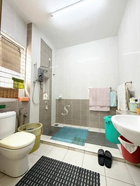 2-storey Terraced House for Sale in Setia Indah (Setia Alam) - Stanley Hong - Bathroom - PropertyGuru.com.my